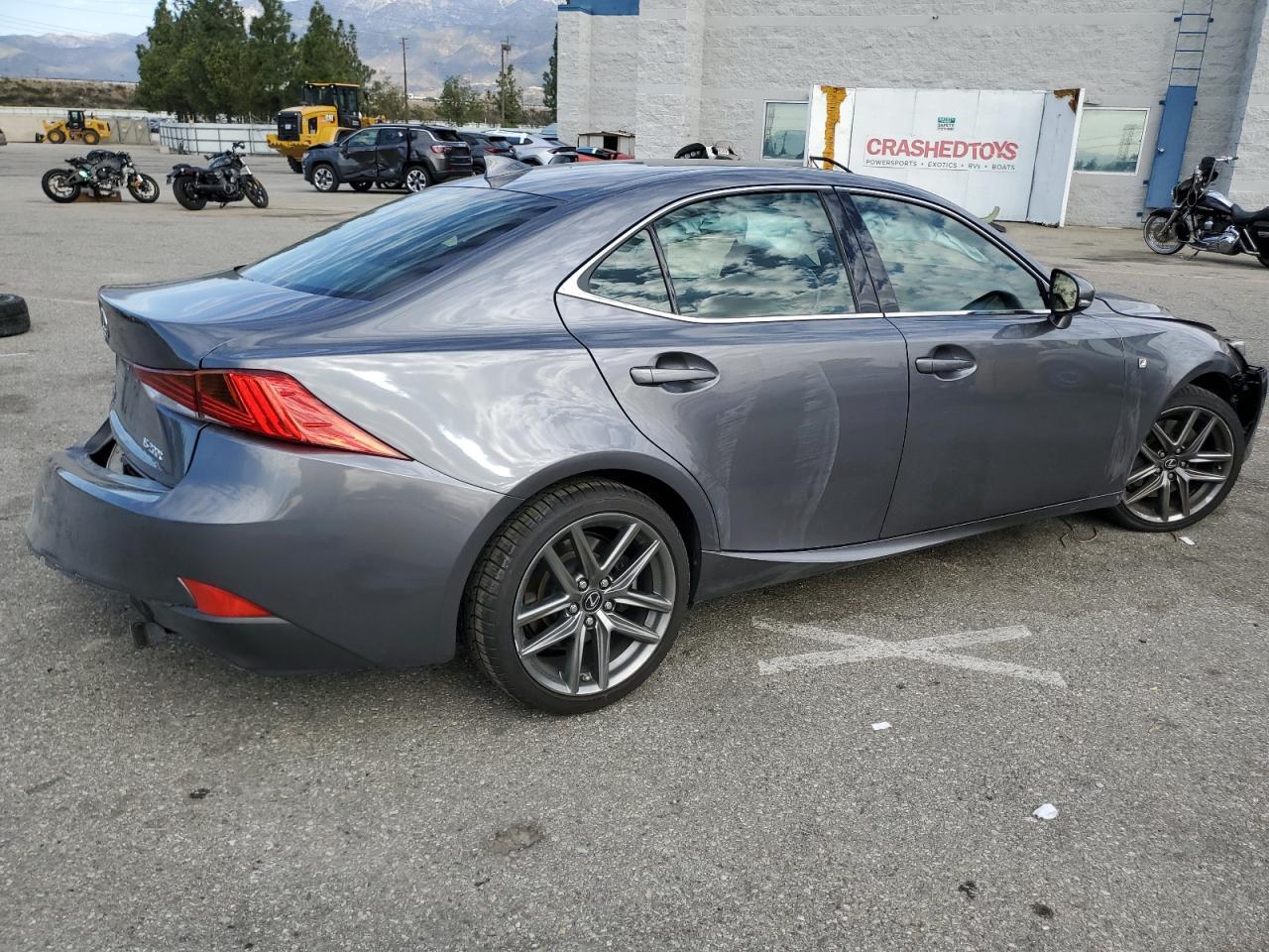2017 LEXUS IS 200T - Фото 3