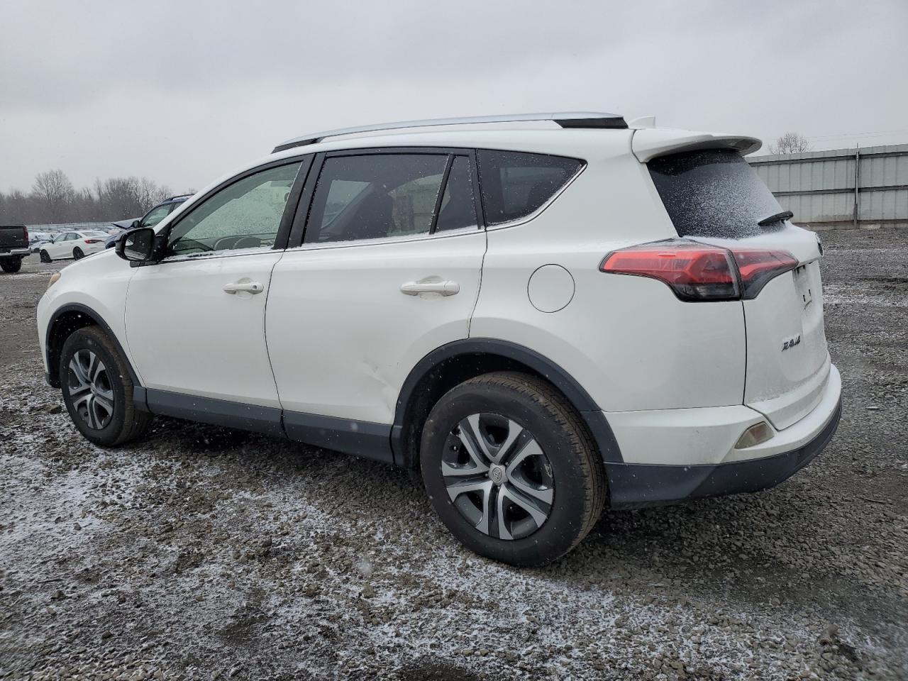 2016 TOYOTA RAV4 LE - Фото 2