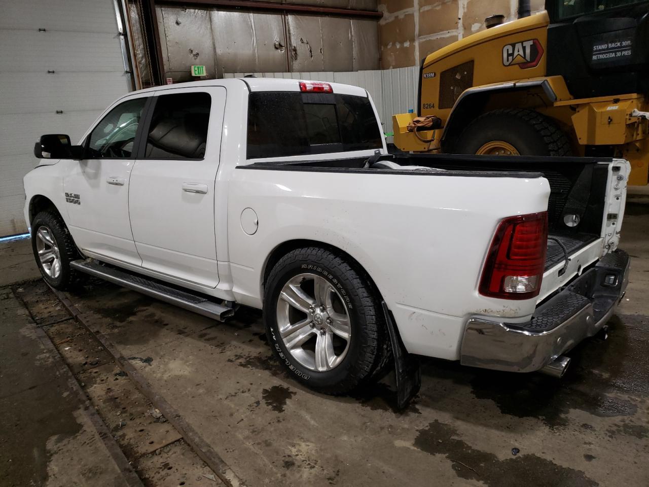 2017 RAM 1500 SPORT - Фото 2