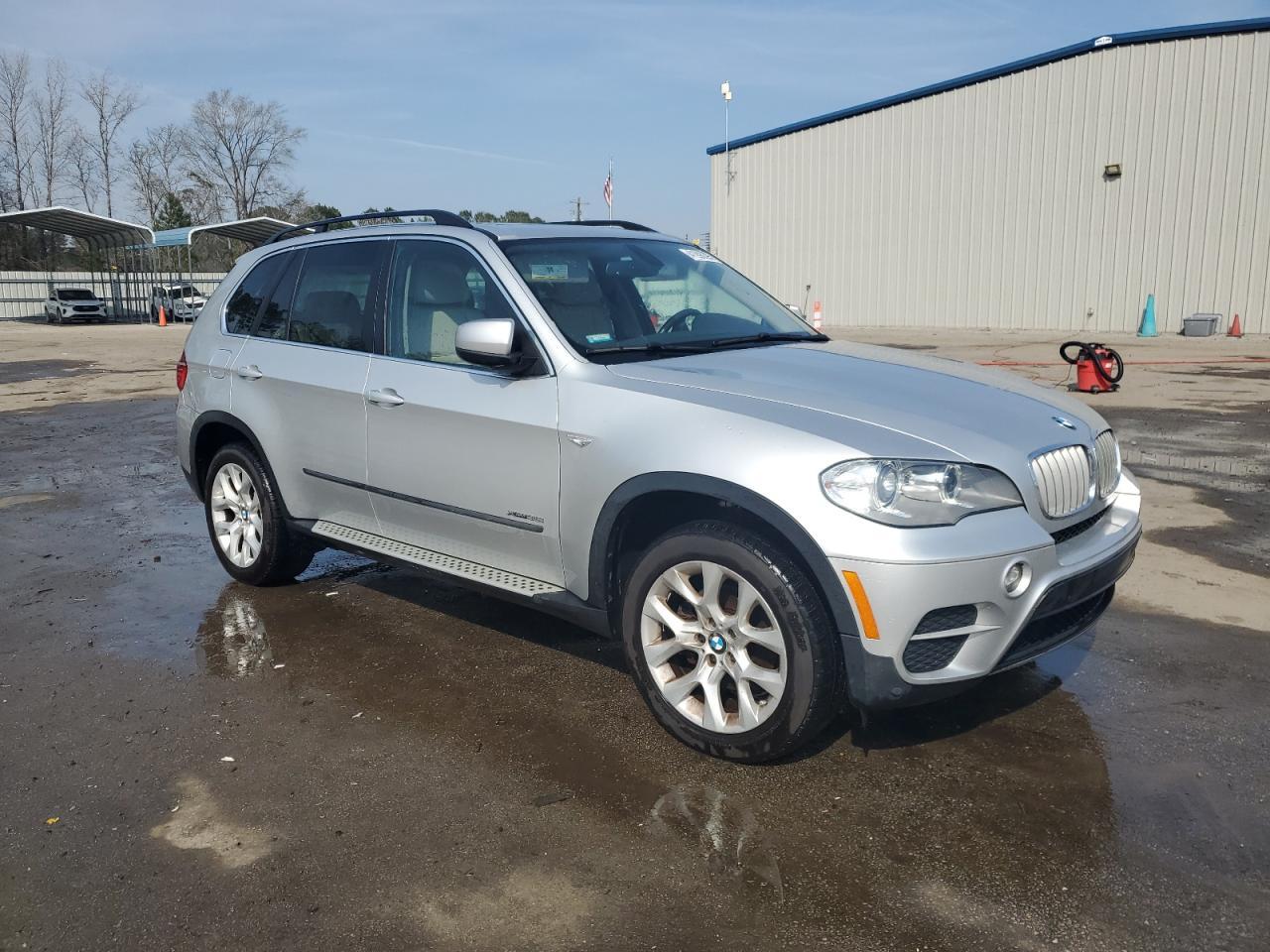 2013 BMW X5 XDRIVE3 - Image 4