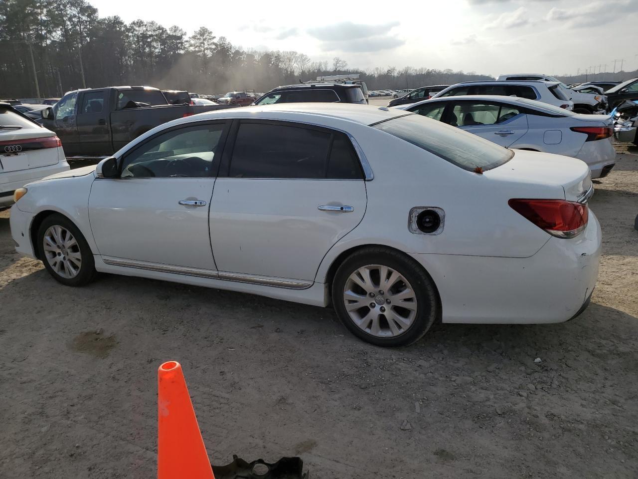 2011 TOYOTA AVALON BAS - Image 2