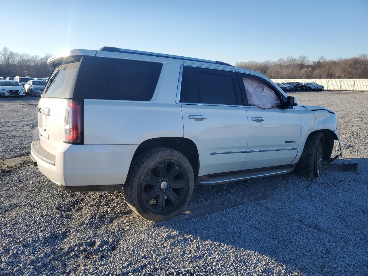 2017 GMC YUKON DENA - Фото 3