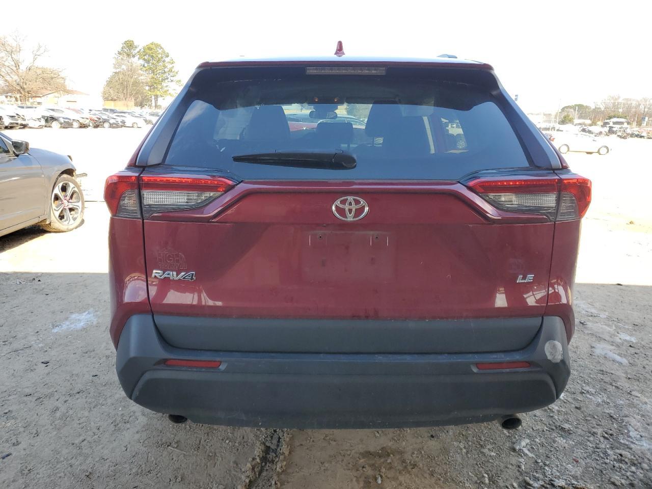 2021 TOYOTA RAV4 LE - Фото 6