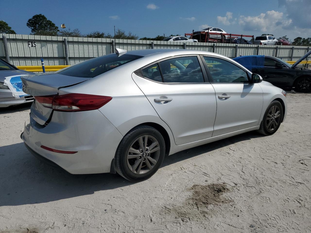 2018 HYUNDAI ELANTRA SE - Фото 3