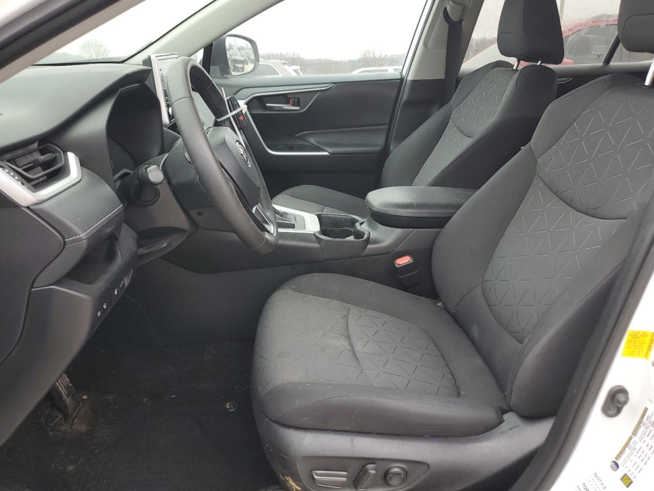 2020 TOYOTA RAV4 XLE - Image 7