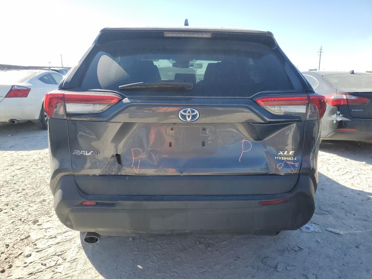 2022 TOYOTA RAV4 XLE P - Фото 6