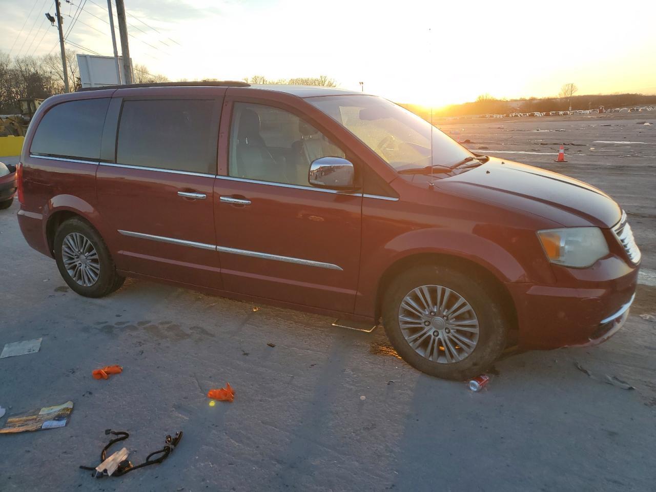 2014 CHRYSLER TOWN & COU - Image 4