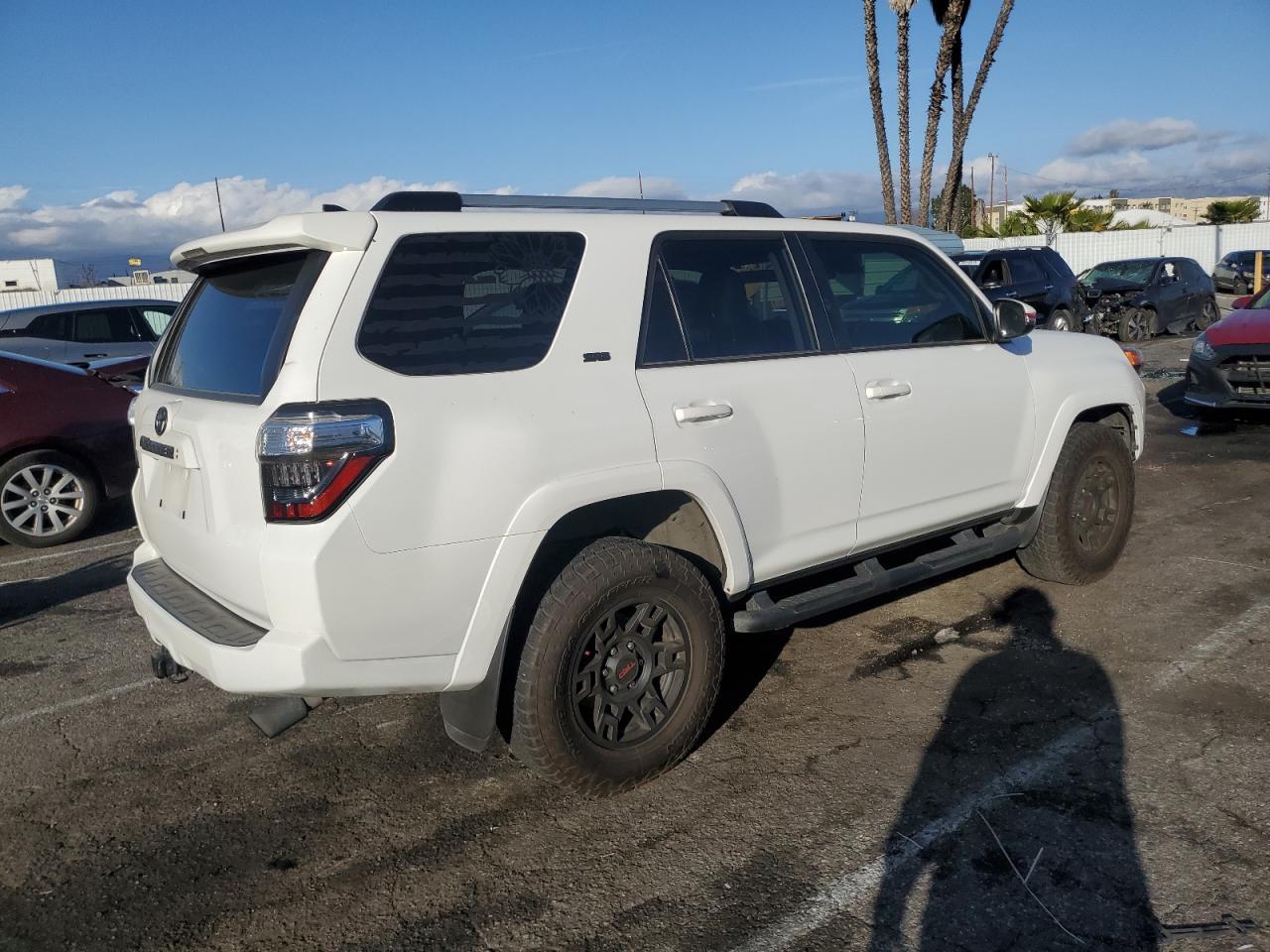 2022 TOYOTA 4RUNNER SR - Фото 3