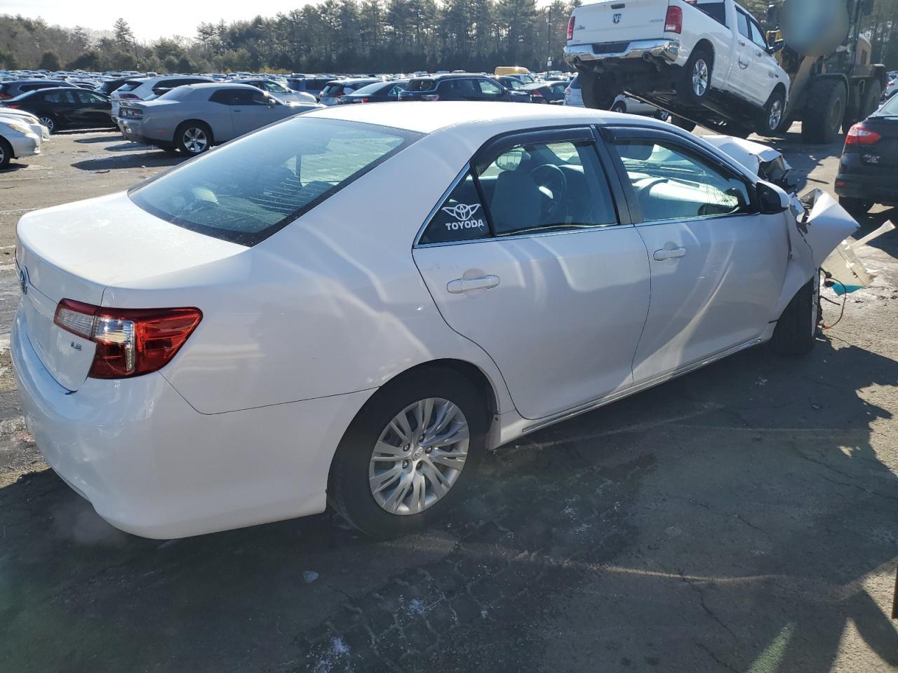 2014 TOYOTA CAMRY L - Image 3