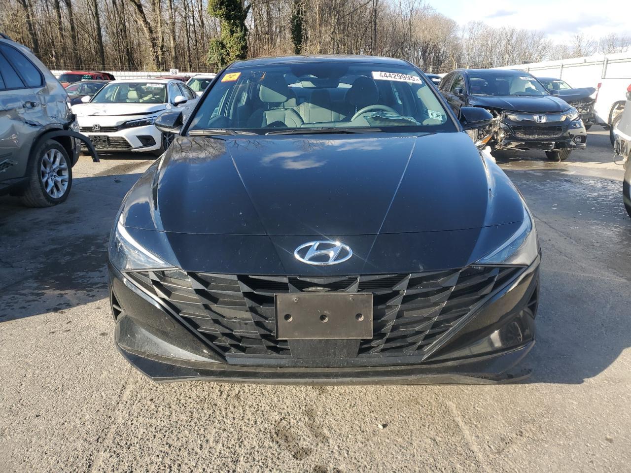 2023 HYUNDAI ELANTRA SE - Image 5
