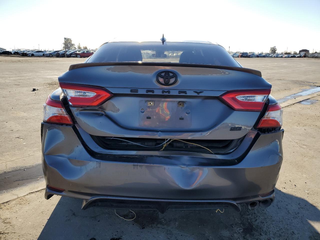 2020 TOYOTA CAMRY SE - Фото 6