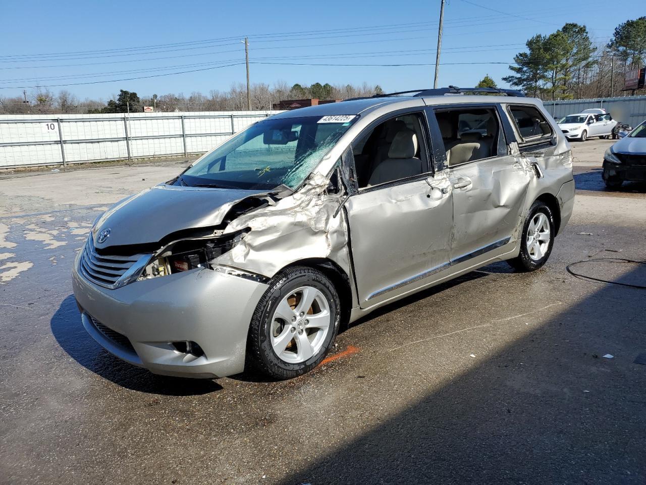 2015 TOYOTA SIENNA LE