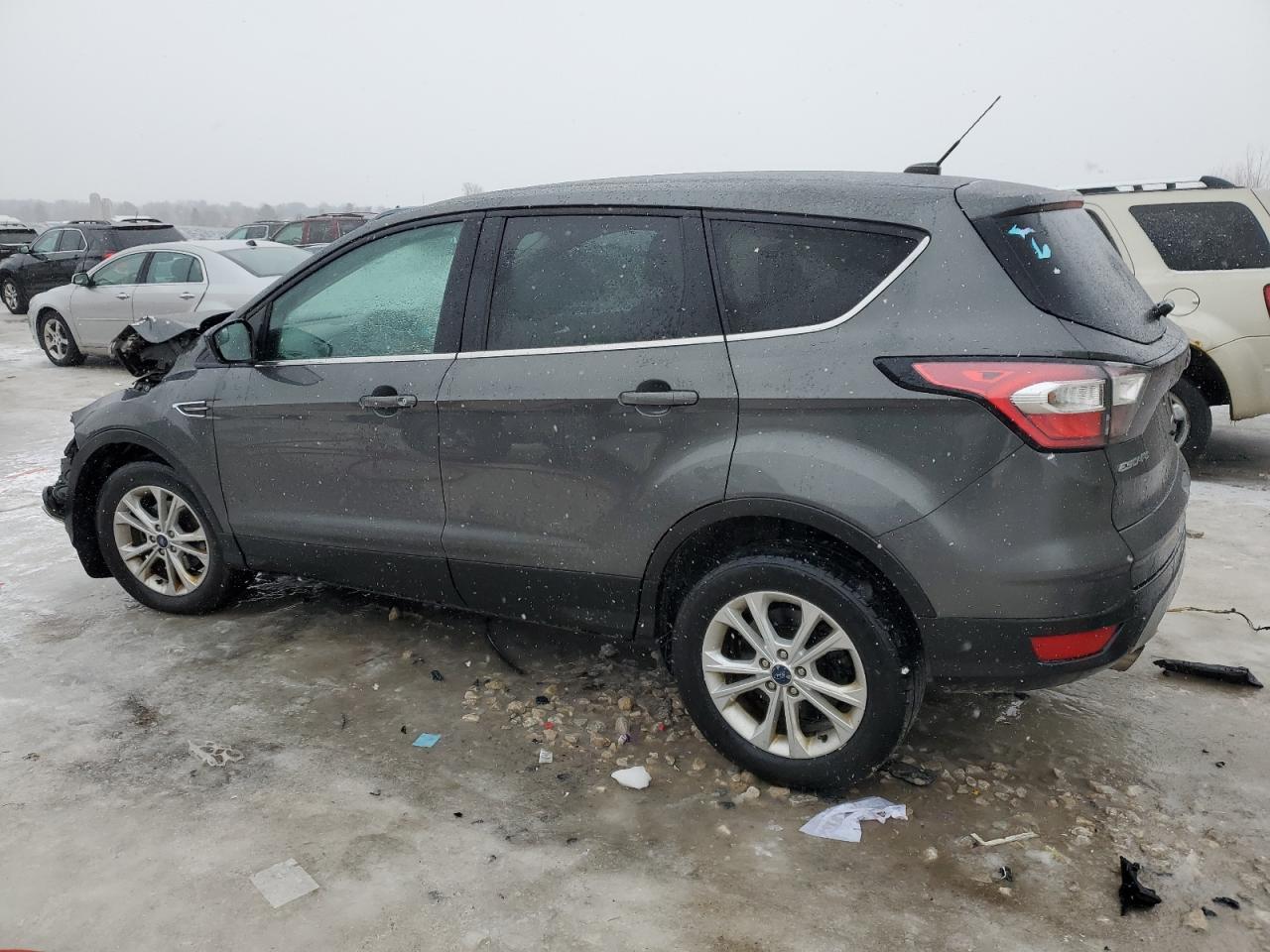 2017 FORD ESCAPE SE - Фото 2