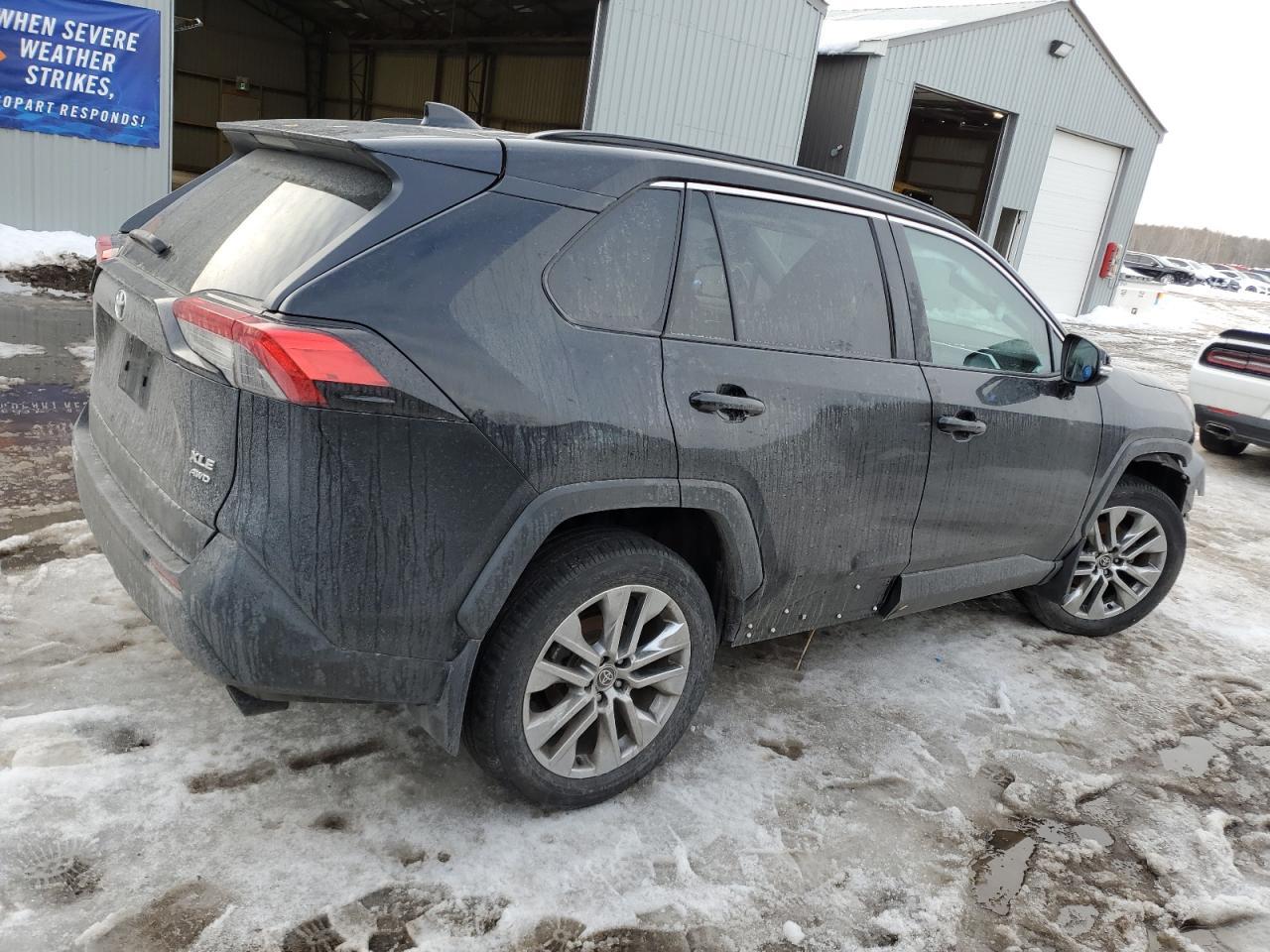 2022 TOYOTA RAV4 XLE - Фото 3