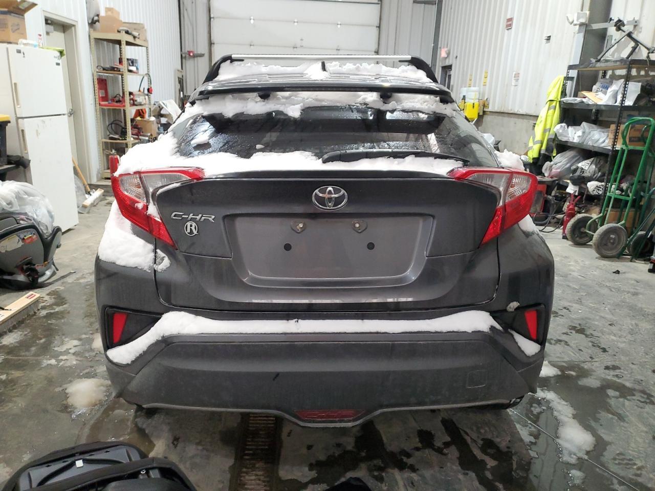 2018 TOYOTA C-HR XLE - Фото 6