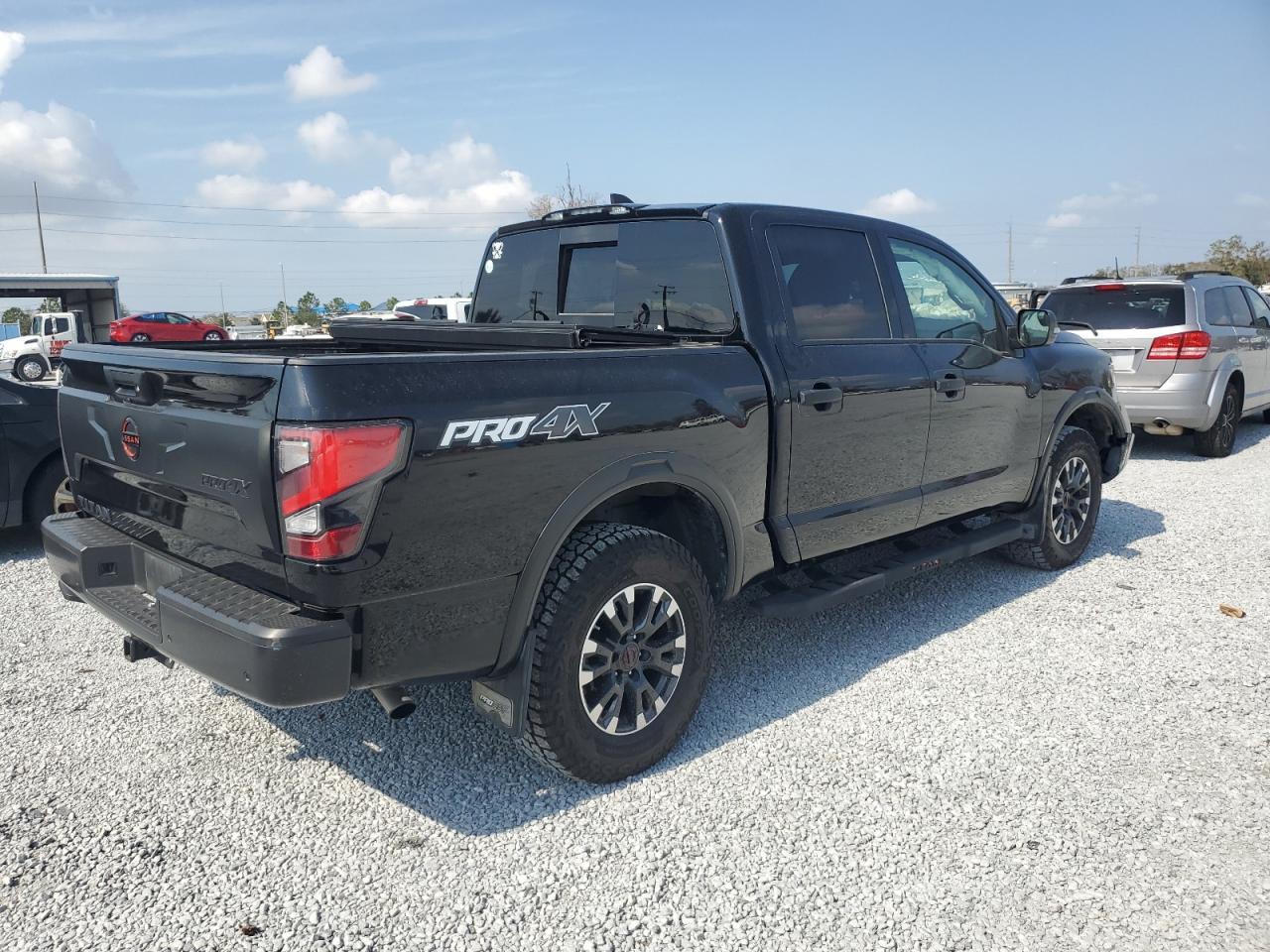 2023 NISSAN TITAN SV - Фото 3