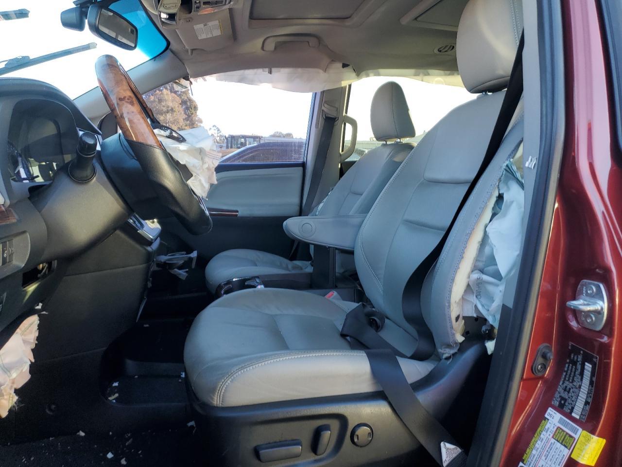 2015 TOYOTA SIENNA XLE - Фото 7