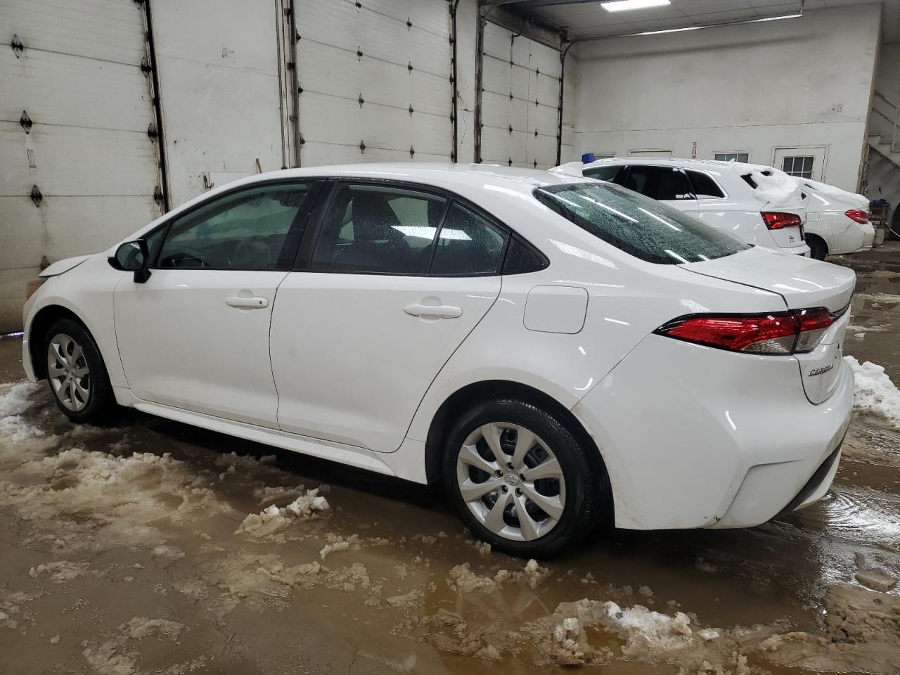 2021 TOYOTA COROLLA LE - Фото 2