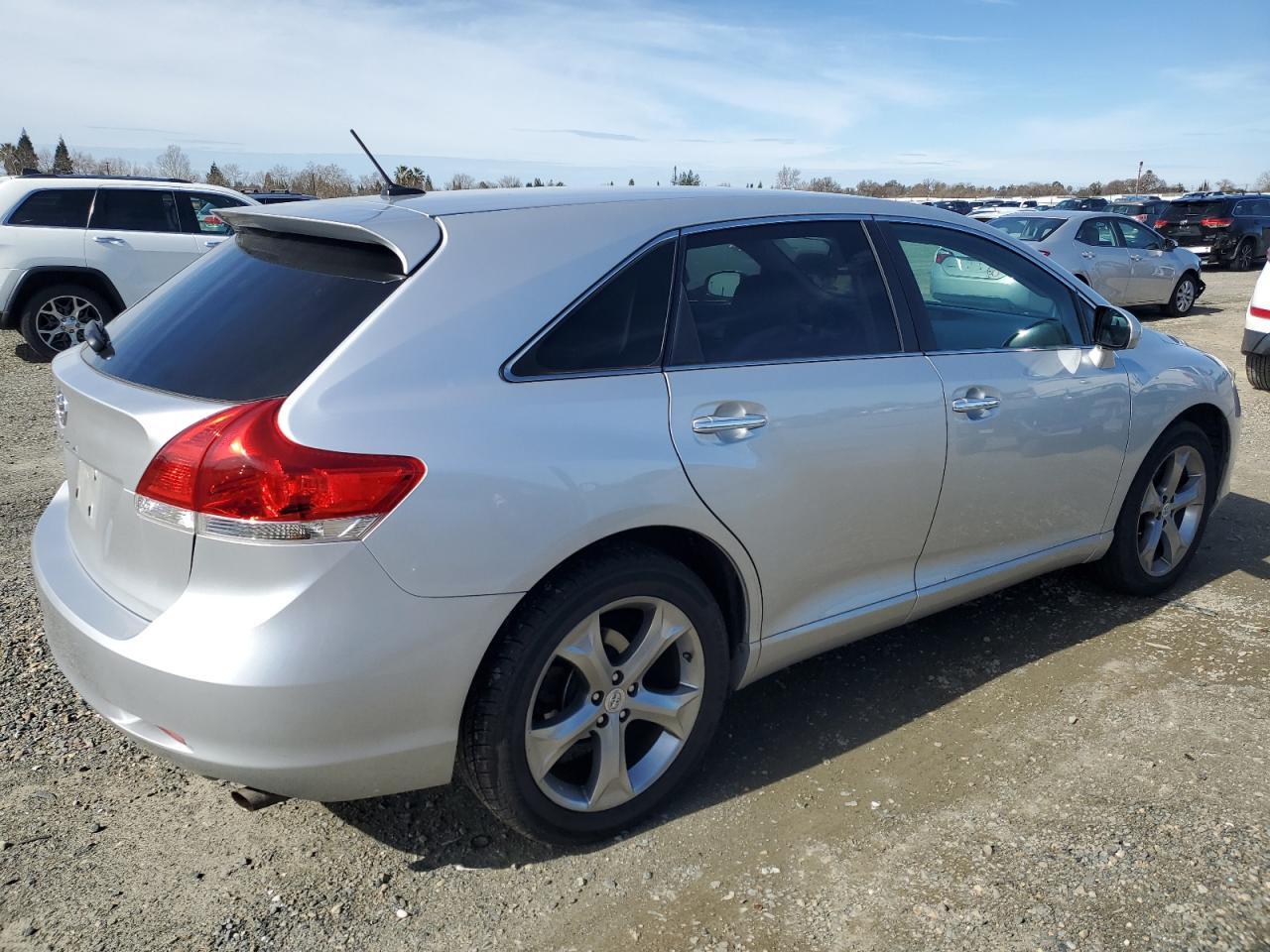 2011 TOYOTA VENZA - Фото 3