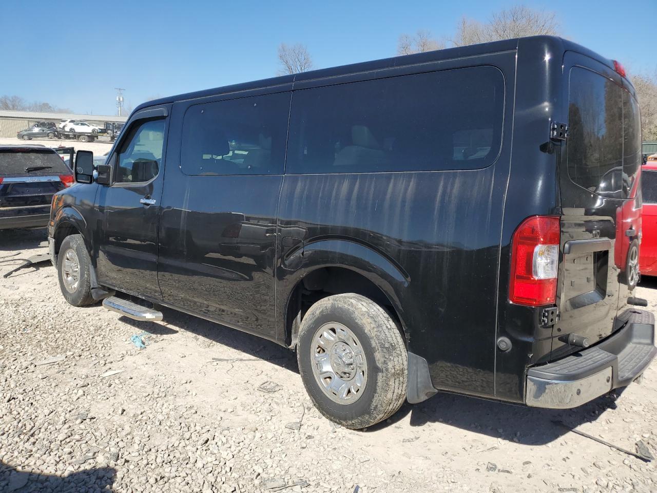 2015 NISSAN NV 3500 S - Фото 2
