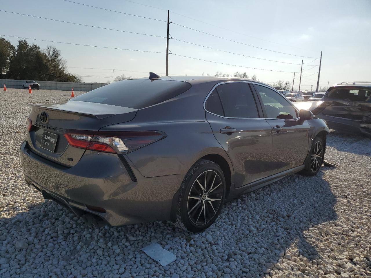 2021 TOYOTA CAMRY SE - Image 3