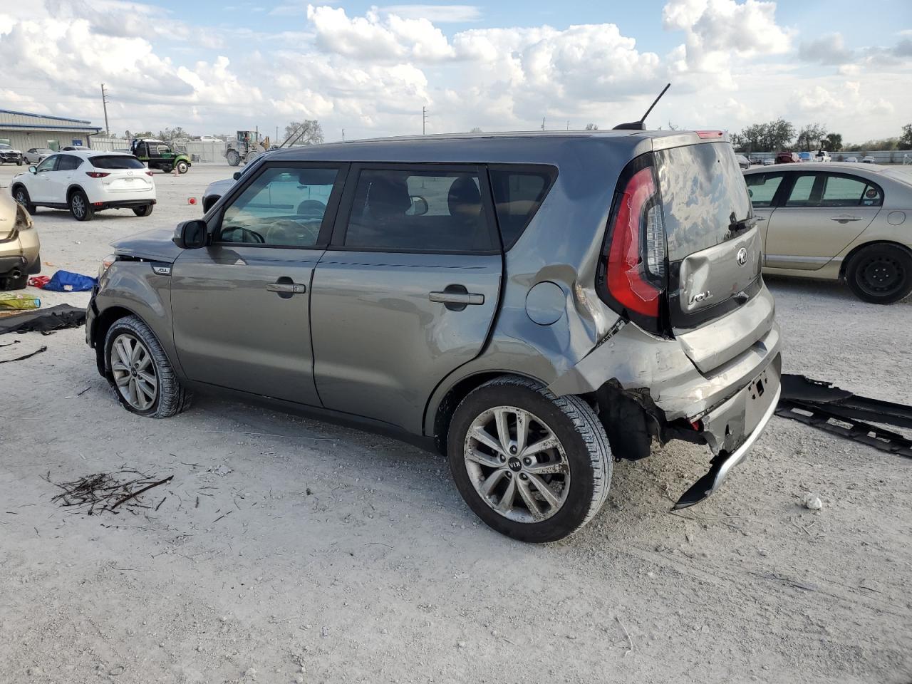 2017 KIA SOUL + - Фото 2