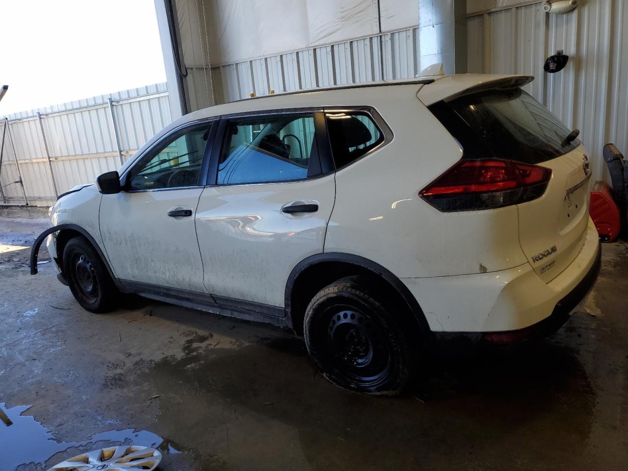 2017 NISSAN ROGUE SV - Фото 2