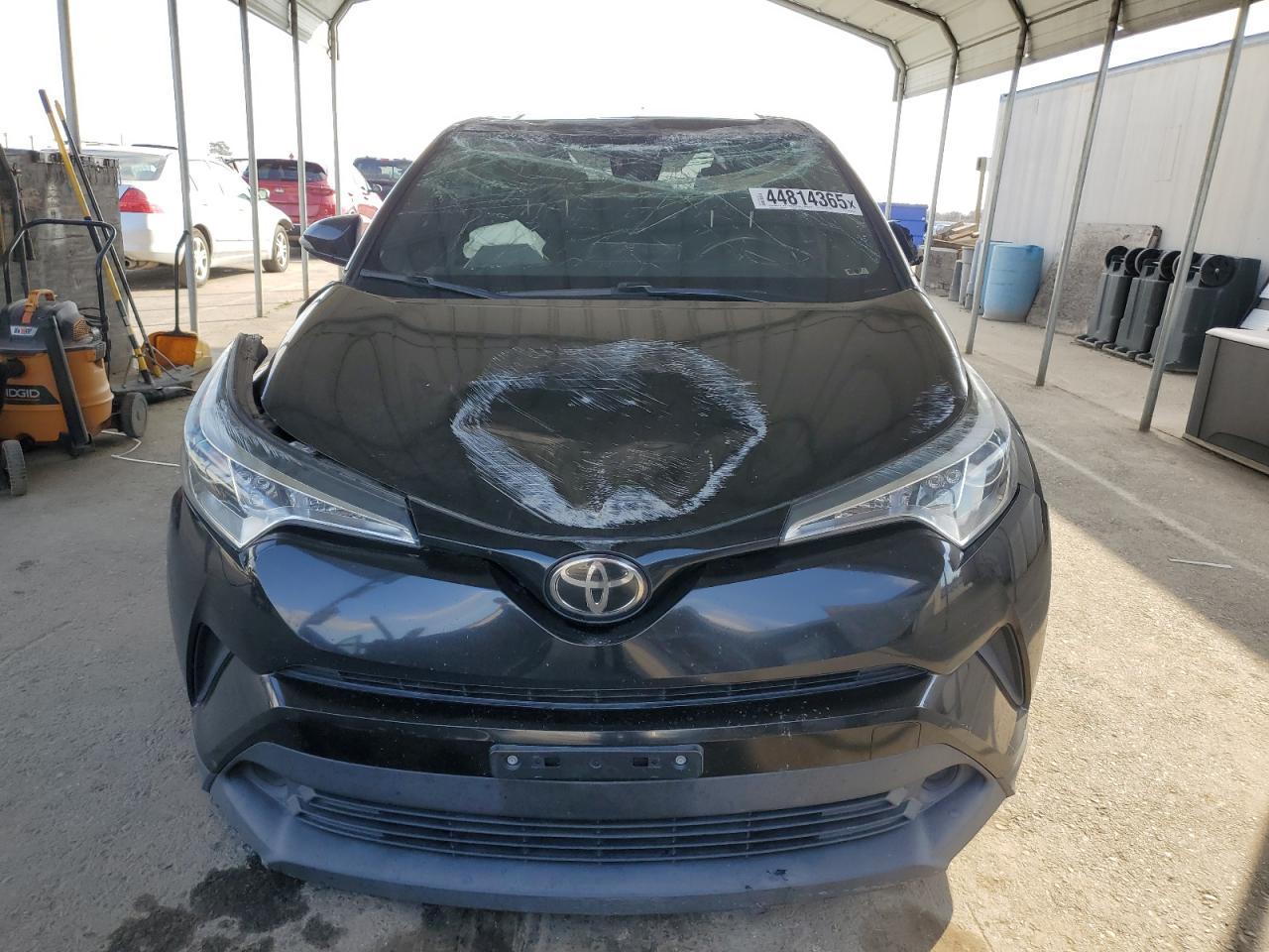 2018 TOYOTA C-HR XLE - Фото 5
