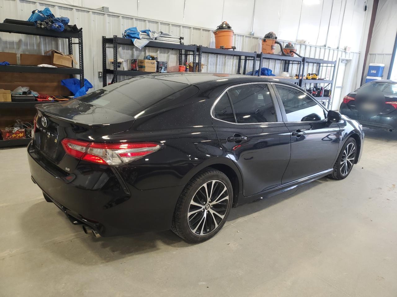 2018 TOYOTA CAMRY L - Фото 3