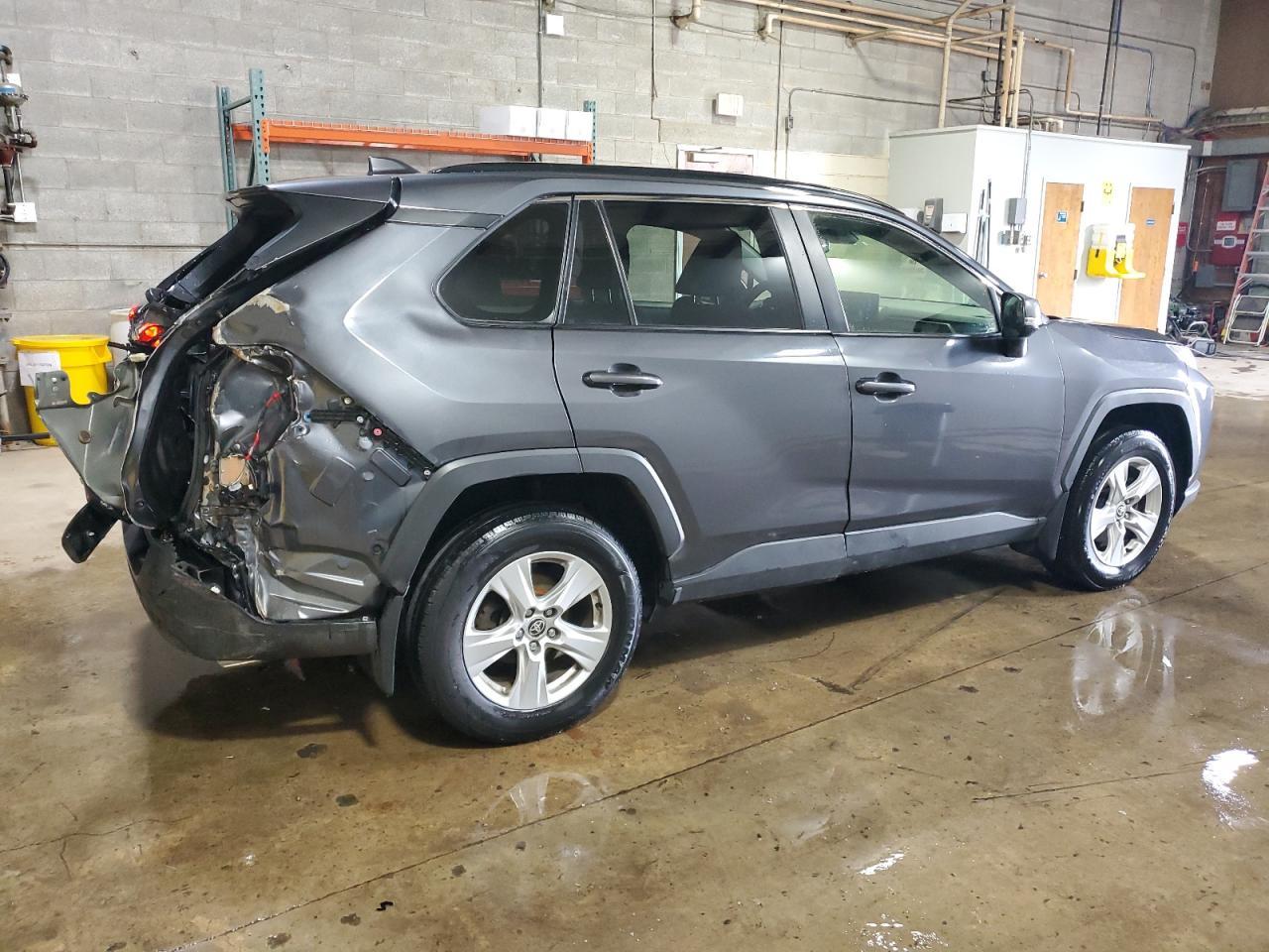 2020 TOYOTA RAV4 XLE - Фото 3
