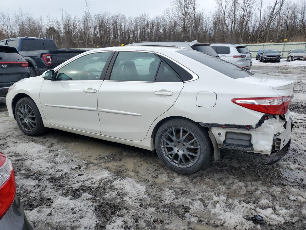 2015 TOYOTA CAMRY LE - Image 2
