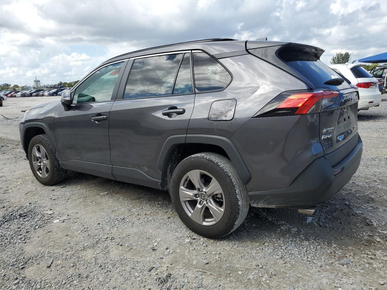 2022 TOYOTA RAV4 XLE - Фото 2