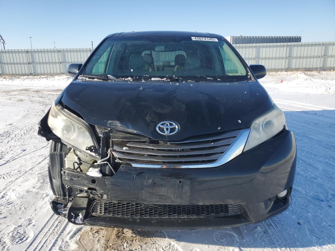 2011 TOYOTA SIENNA XLE - Фото 5