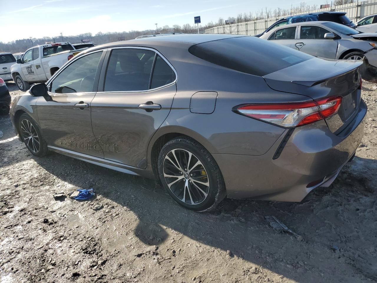 2018 TOYOTA CAMRY L - Фото 2