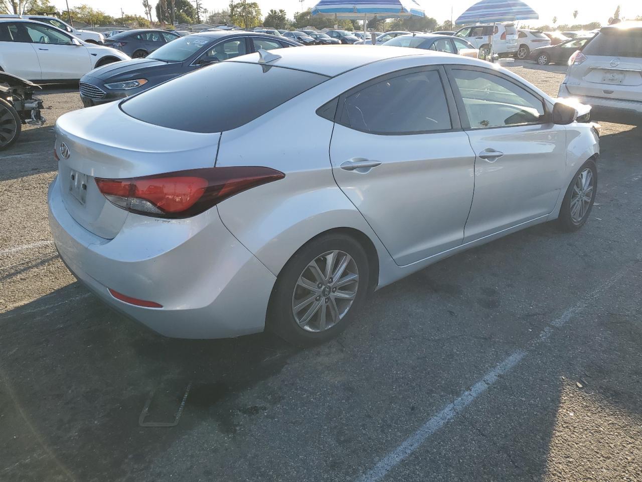 2015 HYUNDAI ELANTRA SE - Image 3