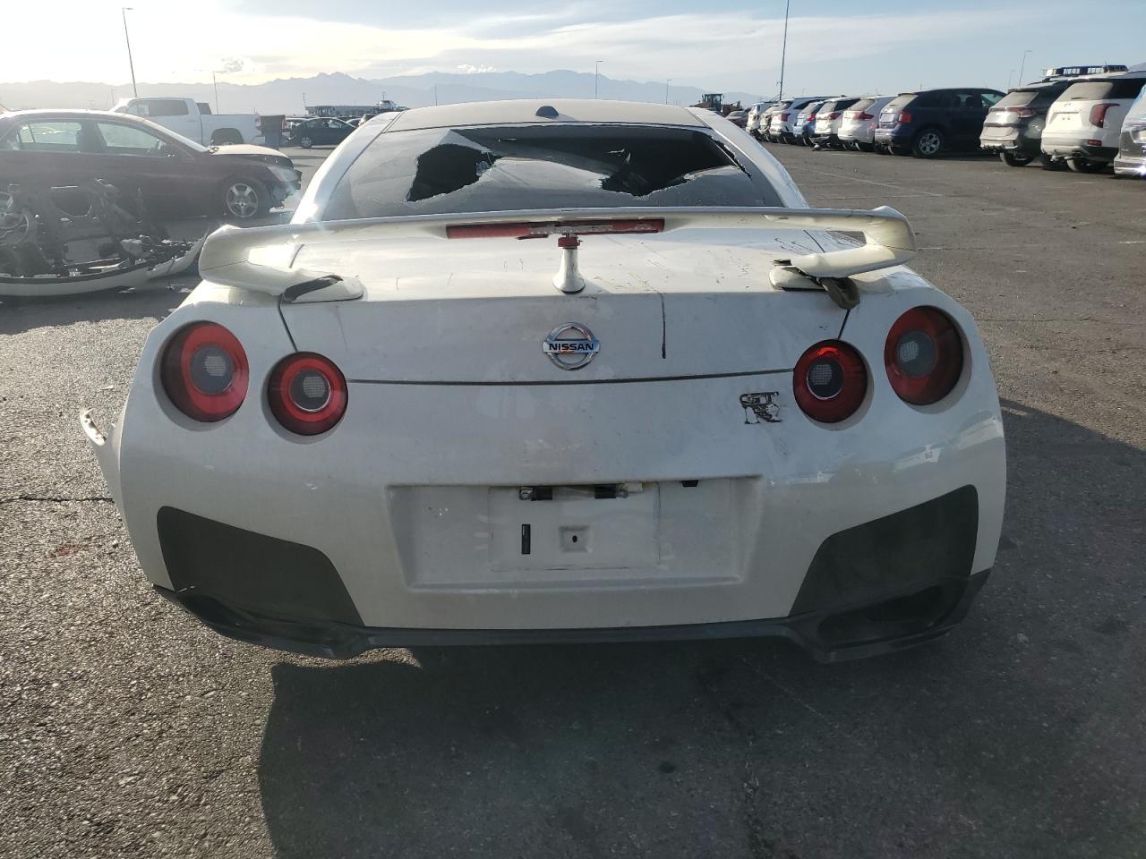 2013 NISSAN GT-R PREMI - Фото 6