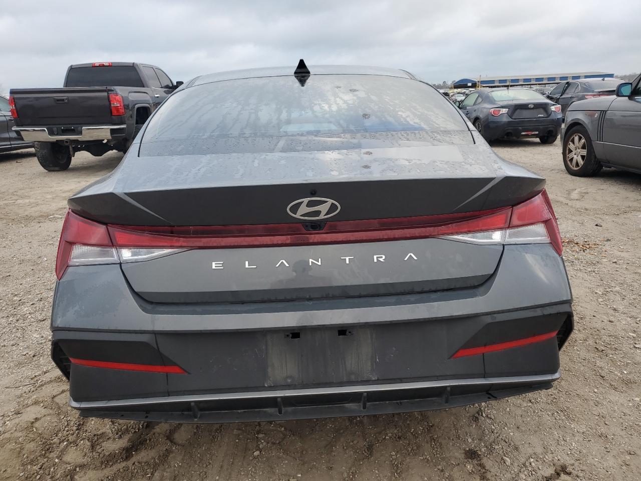 2024 HYUNDAI ELANTRA SE - Фото 6