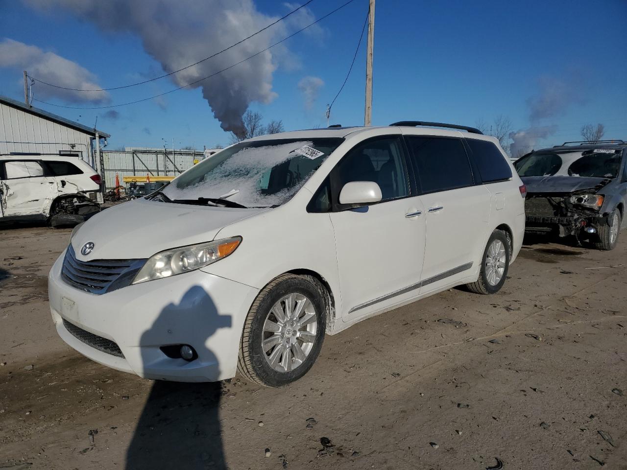2011 TOYOTA SIENNA XLE