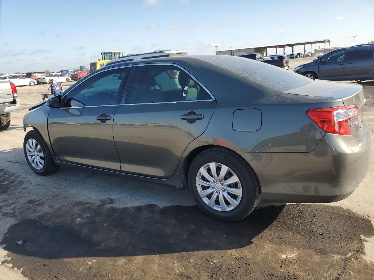 2013 TOYOTA CAMRY L - Фото 2