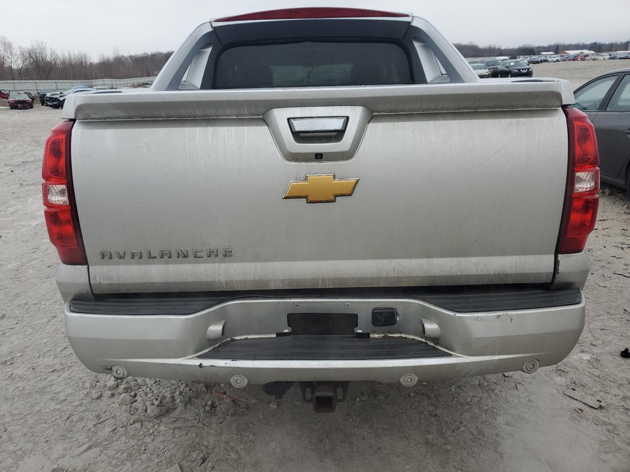 2013 CHEVROLET AVALANCHE - Image 6