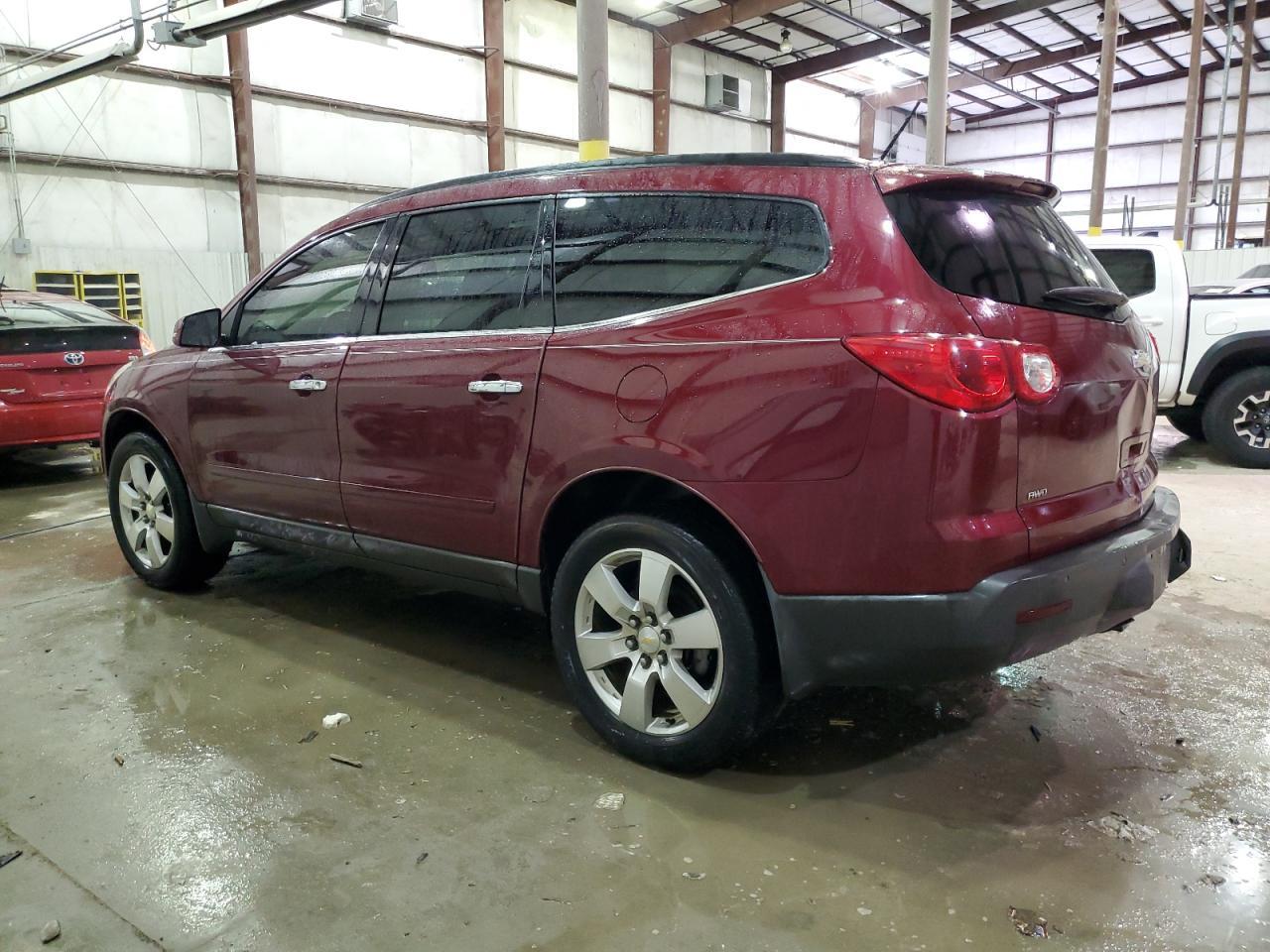 2011 CHEVROLET TRAVERSE L - Фото 2