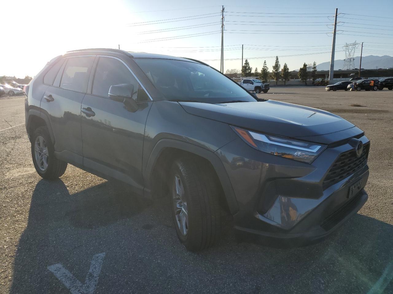 2022 TOYOTA RAV4 XLE - Фото 4