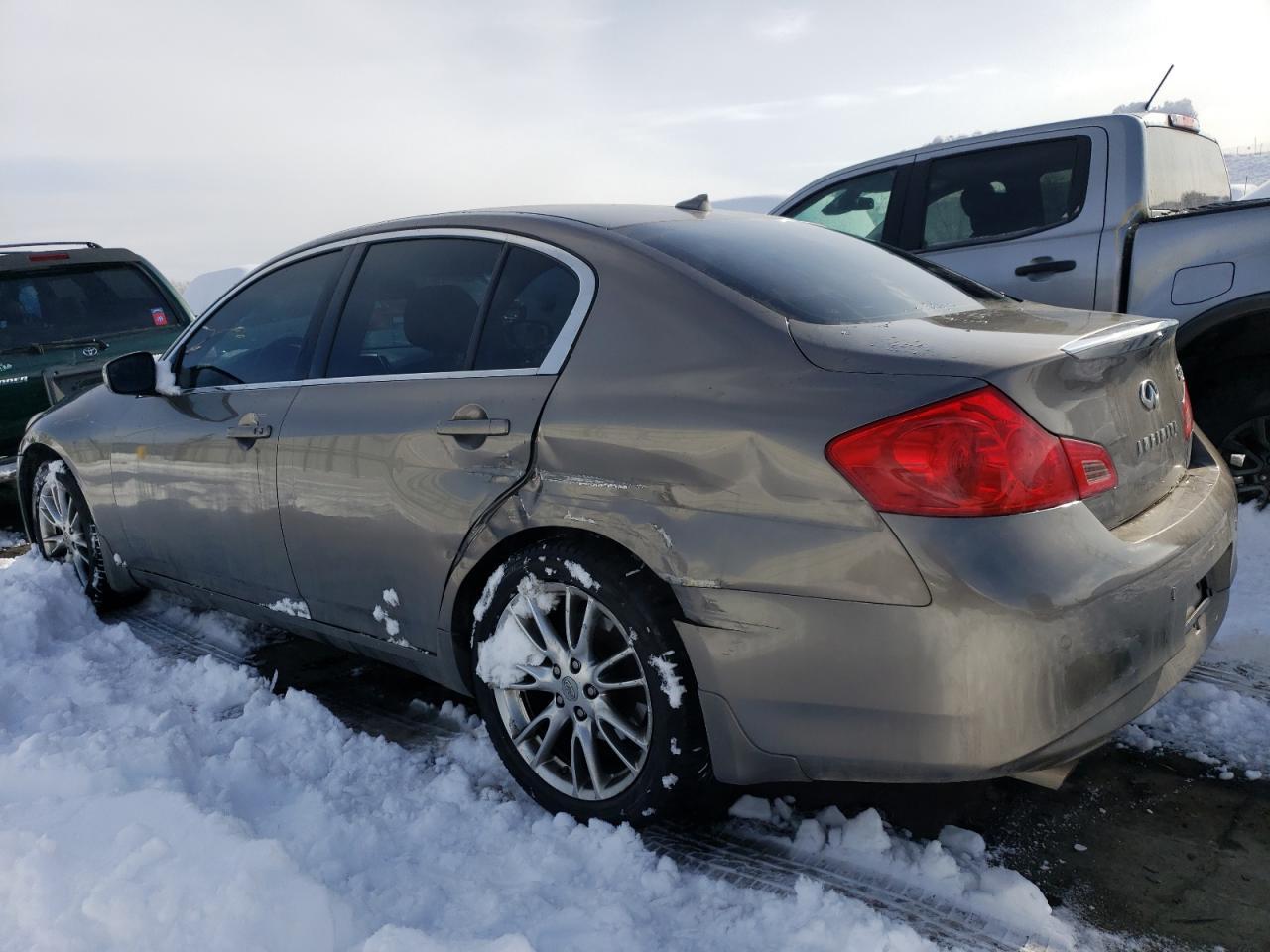 2011 INFINITI G37 - Image 2