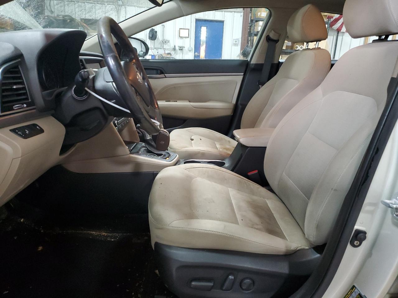 2017 HYUNDAI ELANTRA SE - Фото 7