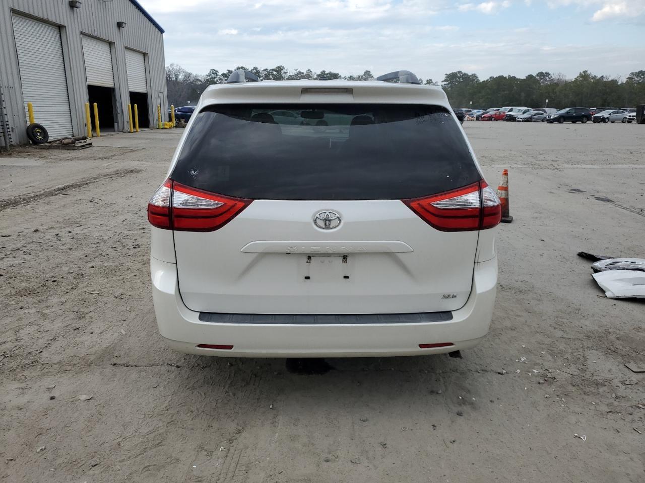 2015 TOYOTA SIENNA XLE - Фото 6