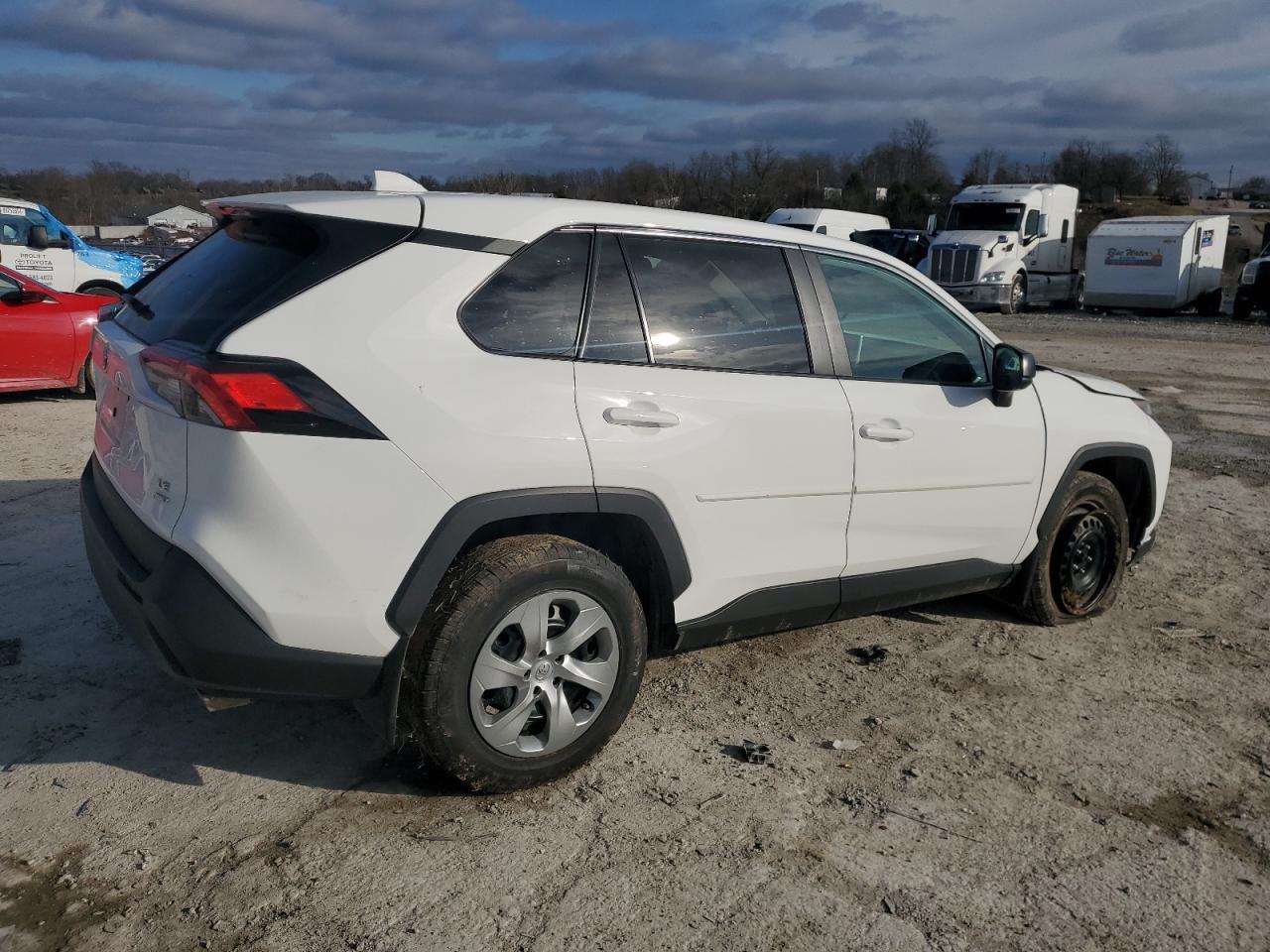 2023 TOYOTA RAV4 LE - Фото 3