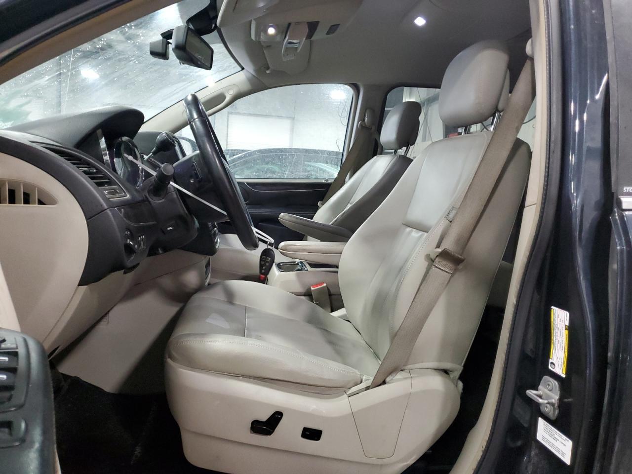 2014 CHRYSLER TOWN & COU - Image 7