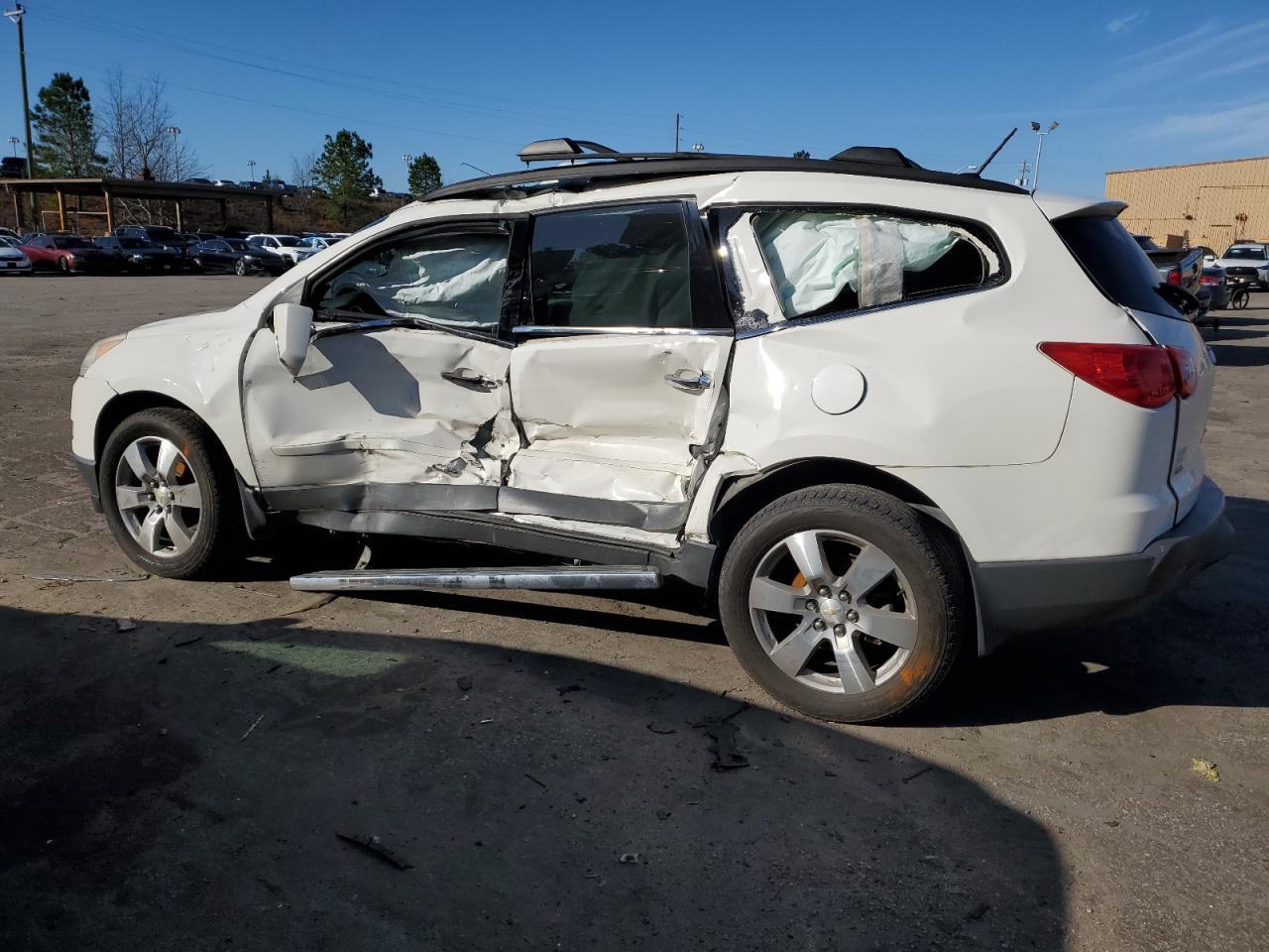 2011 CHEVROLET TRAVERSE L - Фото 2