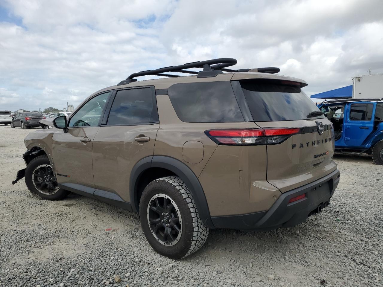 2023 NISSAN PATHFINDER - Фото 2