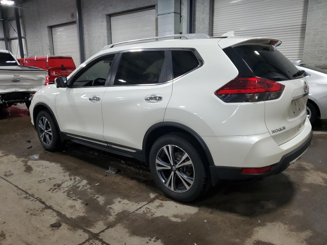 2017 NISSAN ROGUE SV - Фото 2